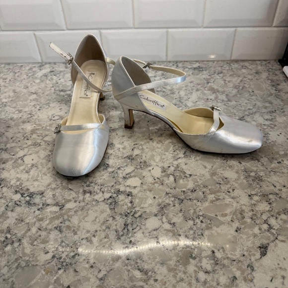 Halloween Costume white satin Wedding Bride Shoes sz 8-1/2 W size 8.5 W - Picture 13 of 14